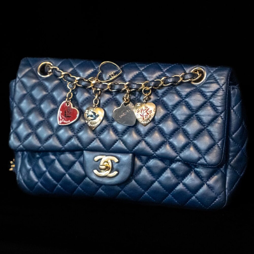 โค๏ธVALENTINE'S SPECIALโค CHANEL Valentine's Charms Matelasse Quilted Lambskin Blue - Picture 4 of 15